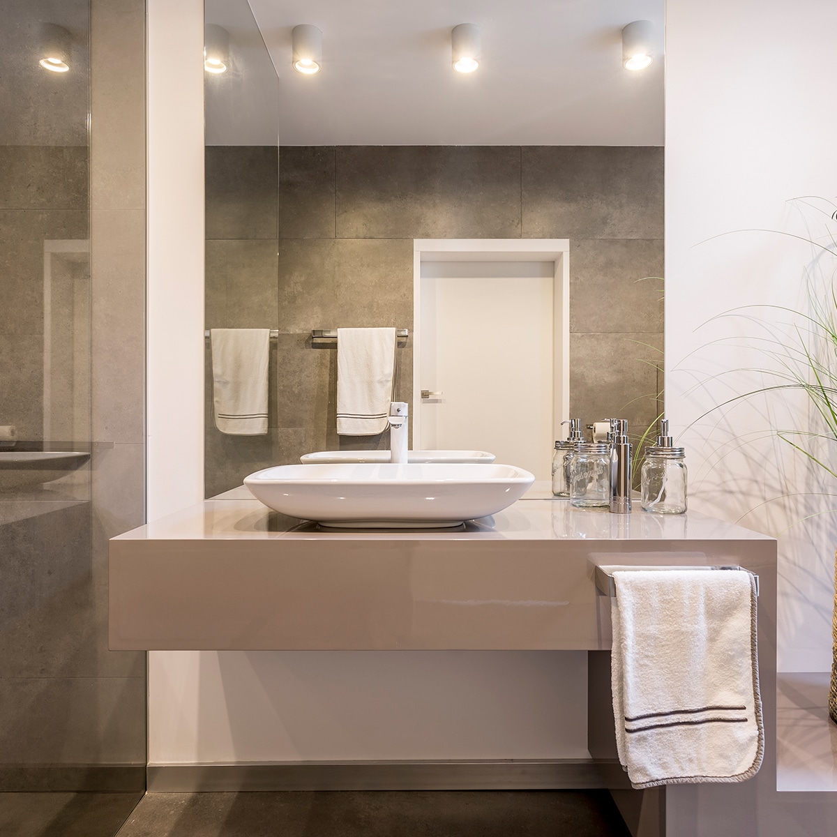 Simple but stylish lavatory with glass wall