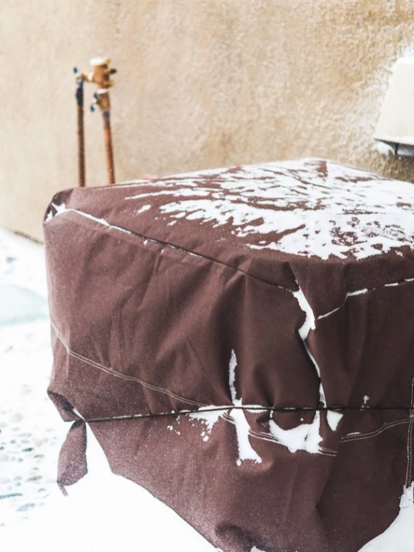 air-conditioning-cover-in-winter